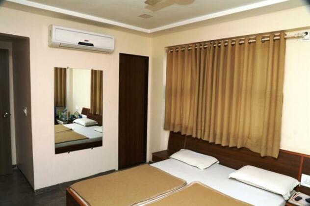 Hotel Mansarovar Ahmedabad - Photo4