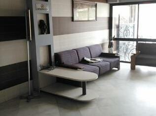 Hotel Parkland Ahmedabad - Photo4