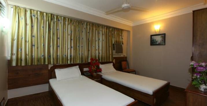Hotel Prime Ahmedabad - Photo2