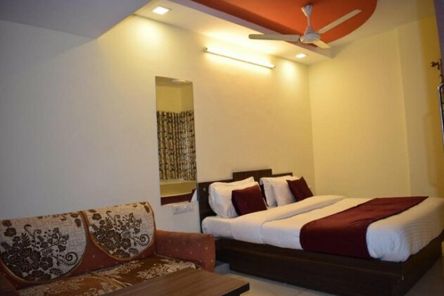 Hotel Royal Stay Ahmedabad - Photo2