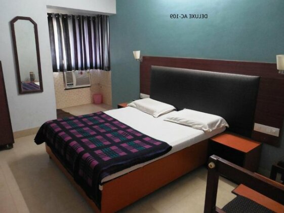 Hotel Silver Springs Ahmedabad - Photo3