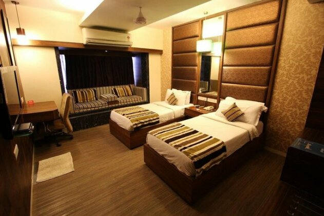 OYO Rooms Pakwaan SG Highway - Photo5