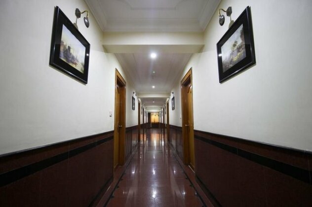 OYO Rooms VS Hospital Paldi - Photo4