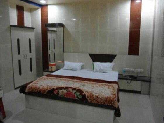 Krish Paradise Hotel - Photo5