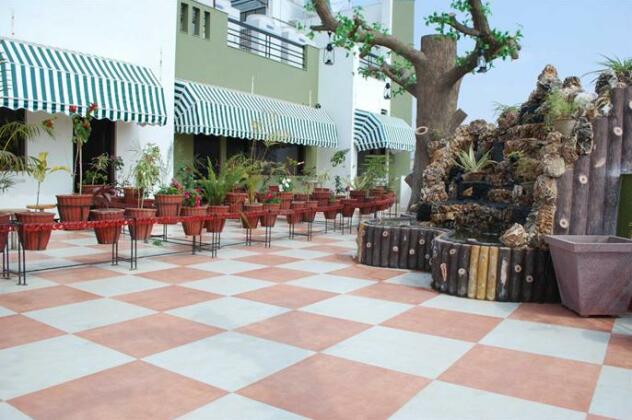 Neelkamal Hotel - Photo2