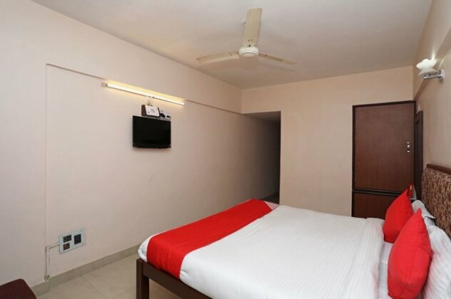 OYO 9713 Hotel Regency - Photo2