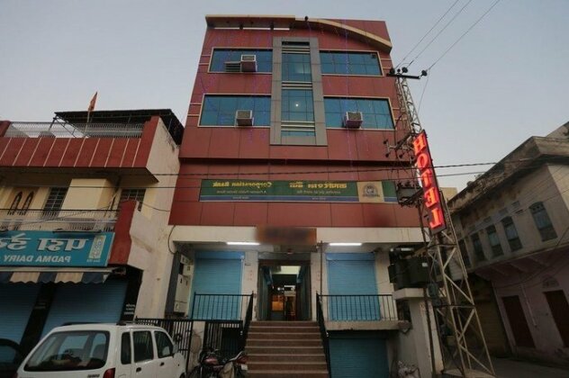 Pousada OYO 9926 Hotel Bharat Inn