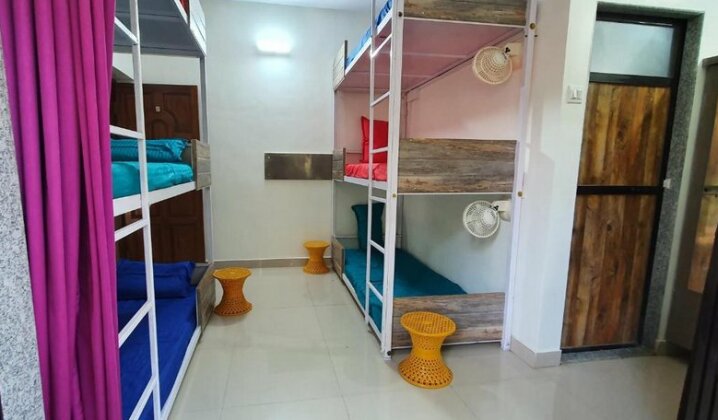 Crazy Coconut - A Backpacker Hostel - Photo2