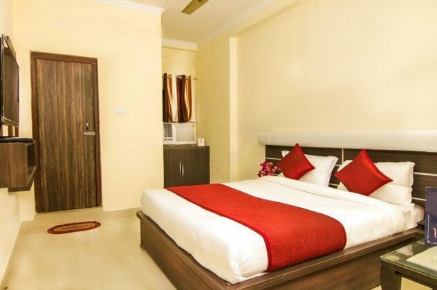 OYO 4998 Sara Residency - Photo3