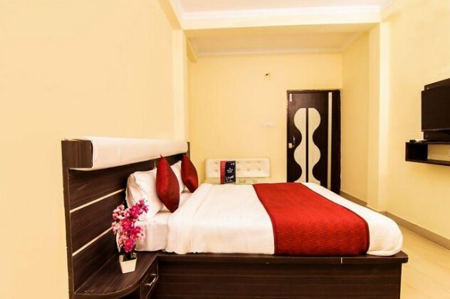 OYO 4998 Sara Residency - Photo4