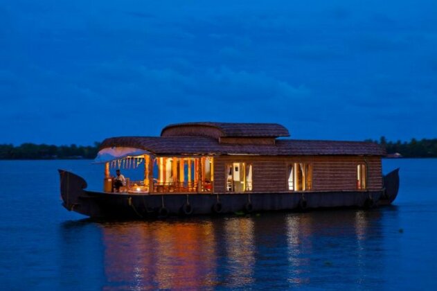 Abad Premium House Boat