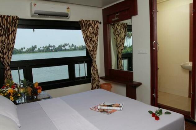 Alleppey Holiday Beach Resort - Photo4