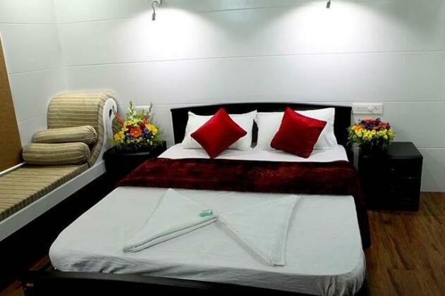 Benbow Houseboats - Photo2