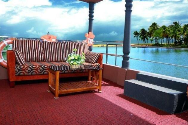 Benbow Houseboats - Photo3