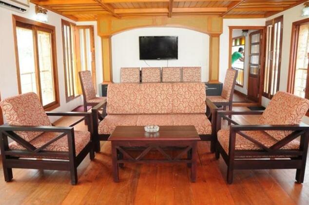 Benbow Houseboats - Photo5