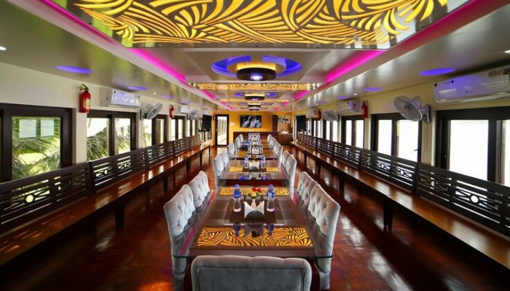 Best Luxury Houseboat Kerala - Photo2