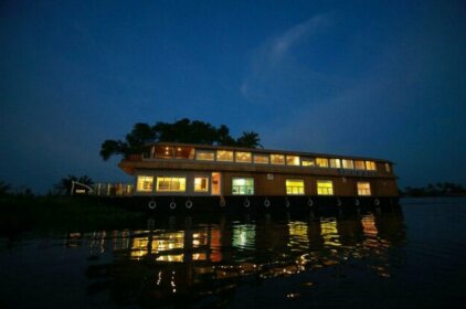 Best Luxury Houseboat Kerala
