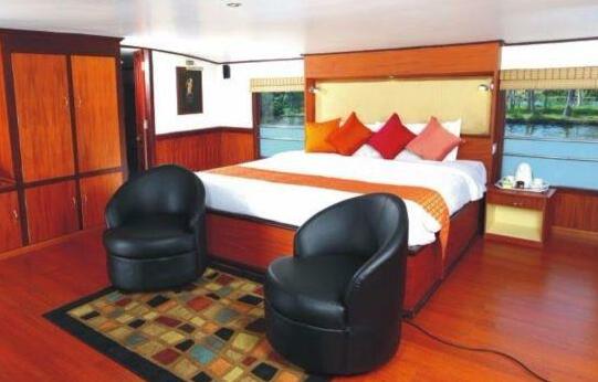 Grand Nirvana Jacuzzi Houseboat - Photo2