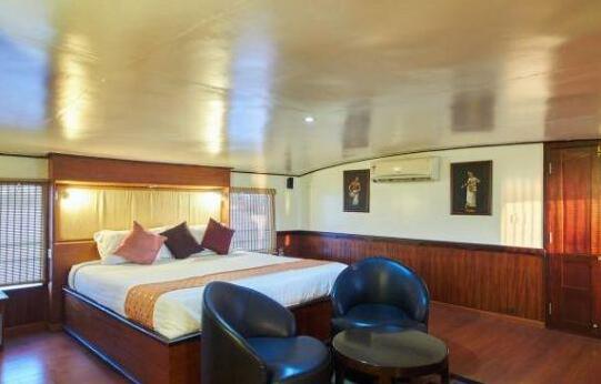 Grand Nirvana Jacuzzi Houseboat - Photo4