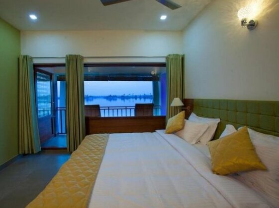 Mira's PMC Lakeshore Resort - Photo4