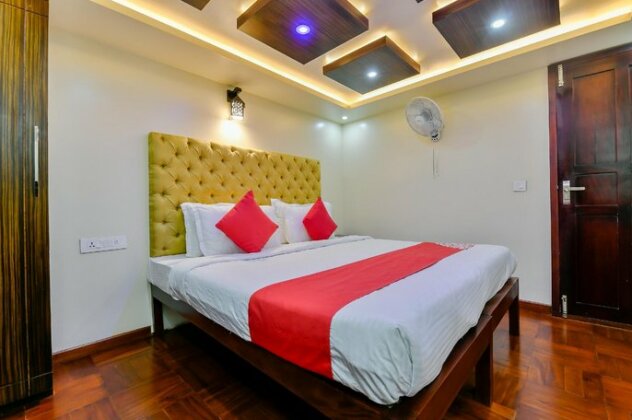 OYO 23063 Smart Luxury Meghavarsham 5 Bhk - Photo2