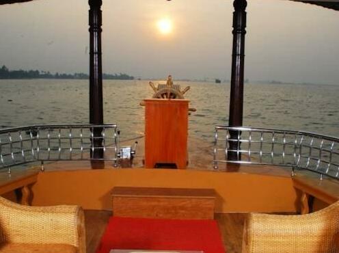 Pournami Houseboats - Photo2