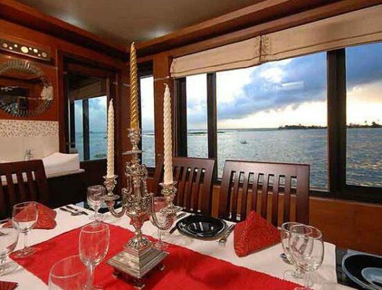 Spice Routes- Luxury House Boat - Photo5