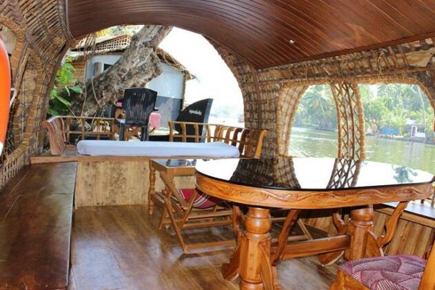 The Dreamnest Houseboat - Photo5