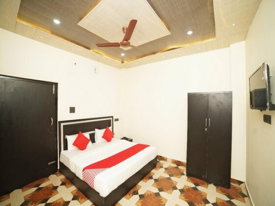 OYO 30841 Royal Hotel - Photo2