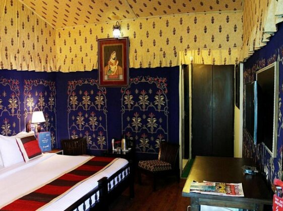 OYO 1995 Hotel Nirwana - Photo4
