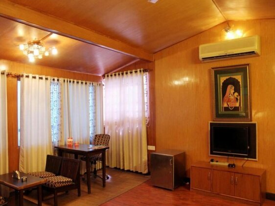 OYO 1995 Hotel Nirwana - Photo5