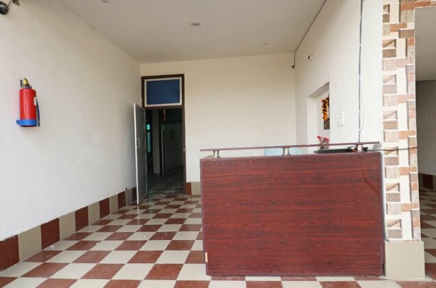 OYO 23121 Hotel 4 U - Photo2