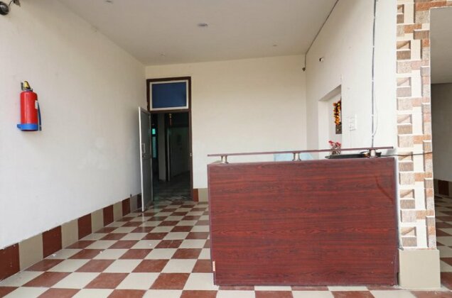 OYO 23121 Hotel 4 U - Photo2