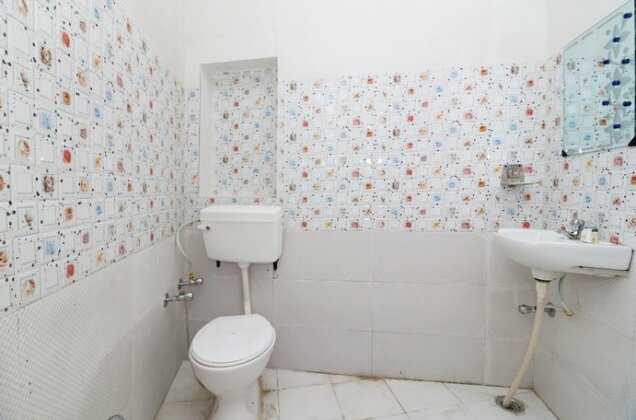 OYO 23121 Hotel 4 U - Photo4