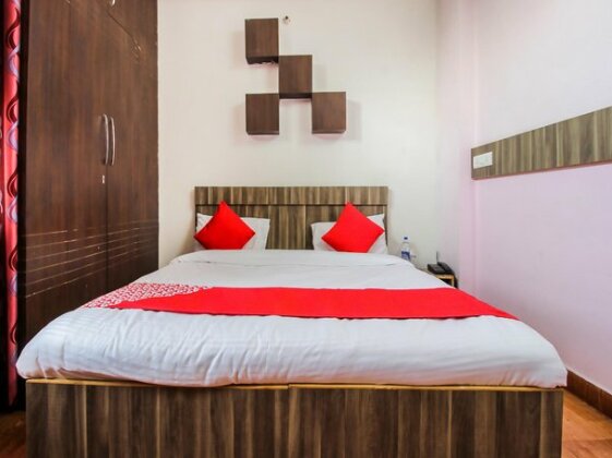 OYO 24075 Galaxy Guest House - Photo2