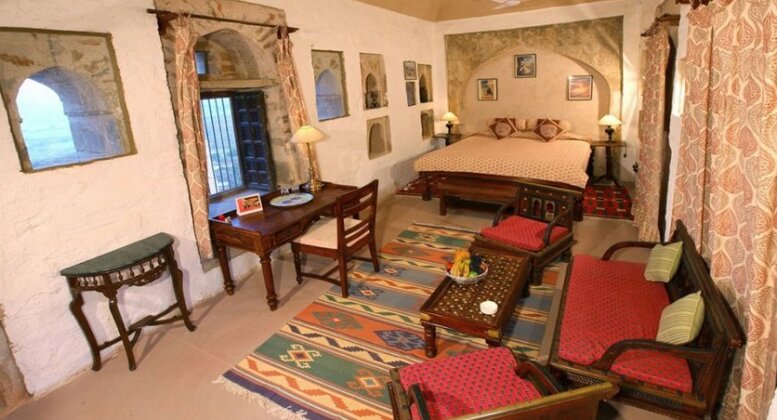 The Dadhikar Fort Hotel - Photo3
