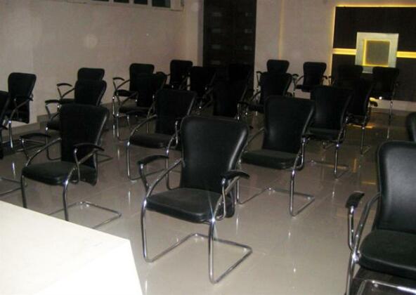 Una Smart Matsya Aravali Hotel - Photo2