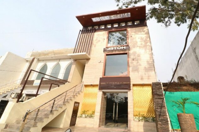 OYO 29265 Hotel Gold - Photo2