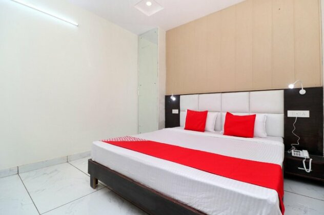 OYO 29265 Hotel Gold - Photo4