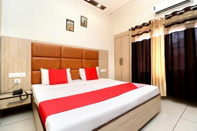 OYO 37860 Hotel Batra - Photo3