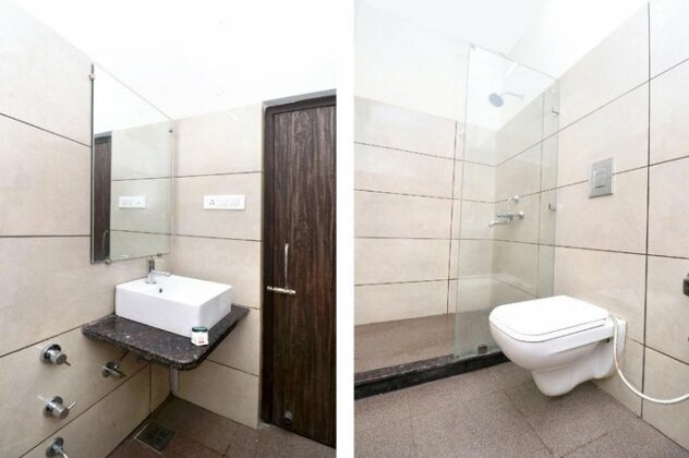 OYO 37860 Hotel Batra - Photo4