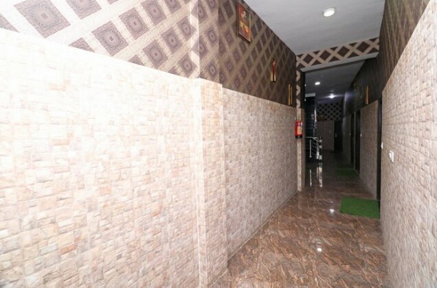 OYO 8616 Hotel Inderlok - Photo2