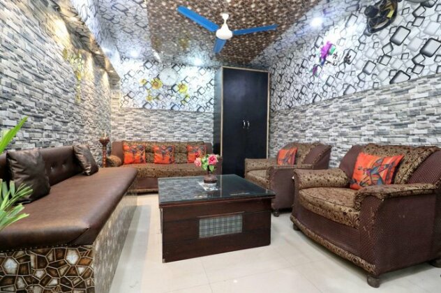 SPOT ON 29647 Hotel Kamal - Photo2