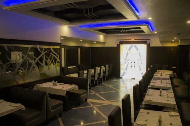 FabHotel Aay Kay Model Town - Photo3