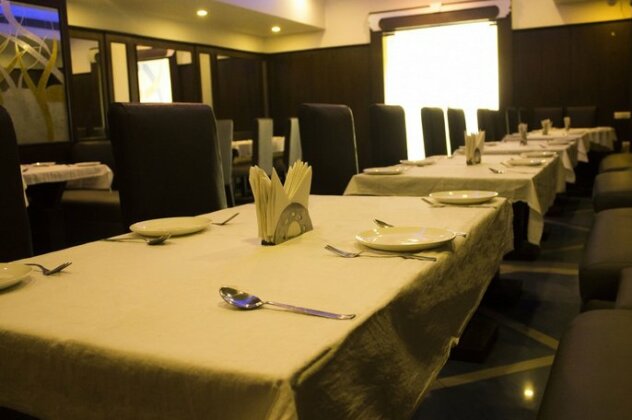 FabHotel Aay Kay Model Town - Photo4