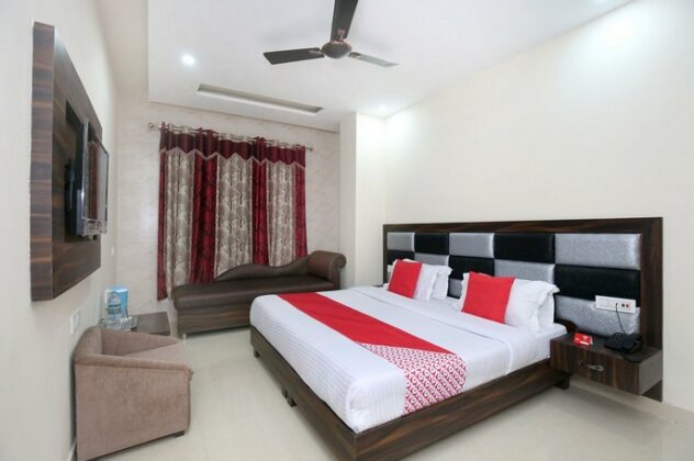 OYO 10318 Hotel Sukhman Residency - Photo2