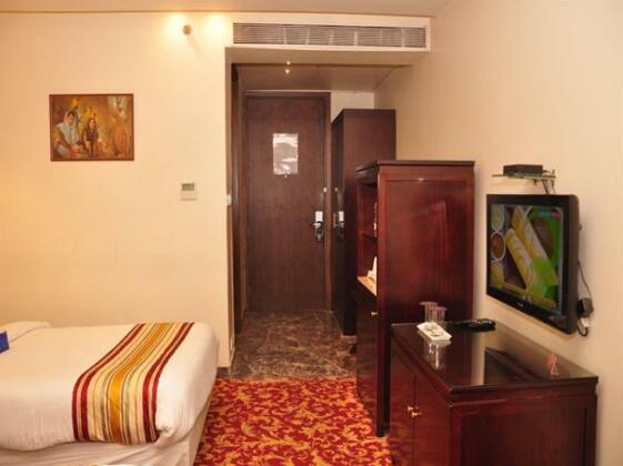 Oyo Premium Lawrence Road - Photo4