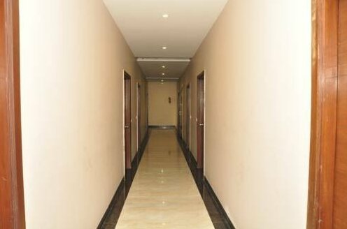OYO Premium Queens Road - Photo2