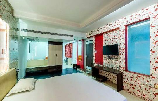 Hotel Surabhi Regency - Photo2
