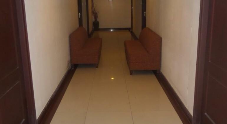 Hotel Elegance Angamaly - Photo4